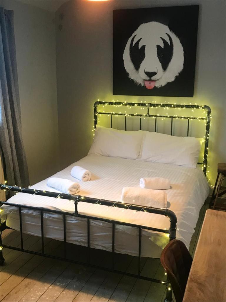 James' Place @ Bike Park Wales And The Brecon Beacons Merthyr Tydfil Room photo